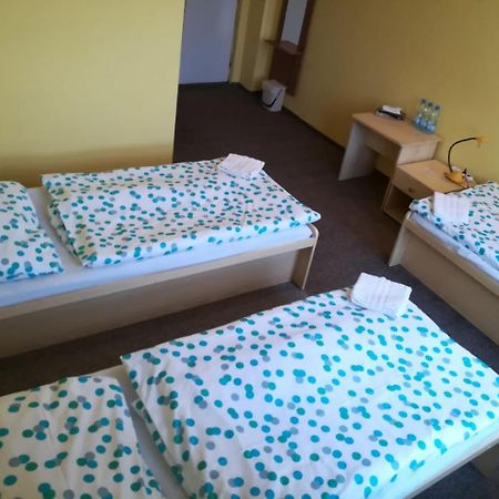 Hotel Modra Hvezda Sadska Экстерьер фото