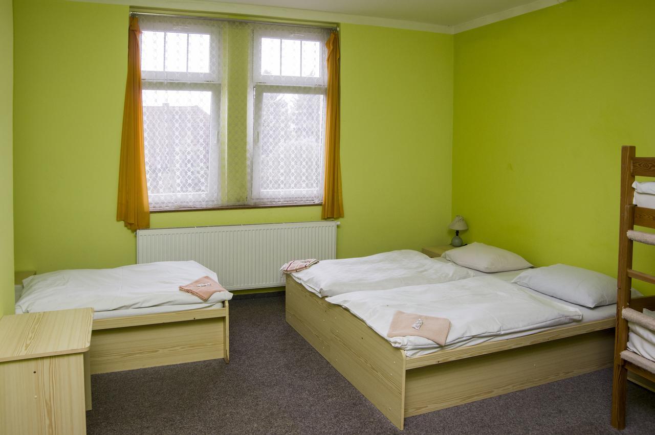 Hotel Modra Hvezda Sadska Экстерьер фото