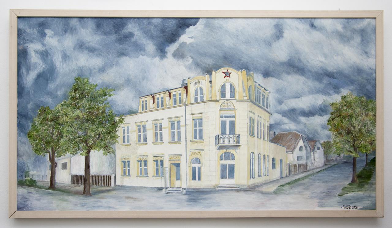Hotel Modra Hvezda Sadska Экстерьер фото