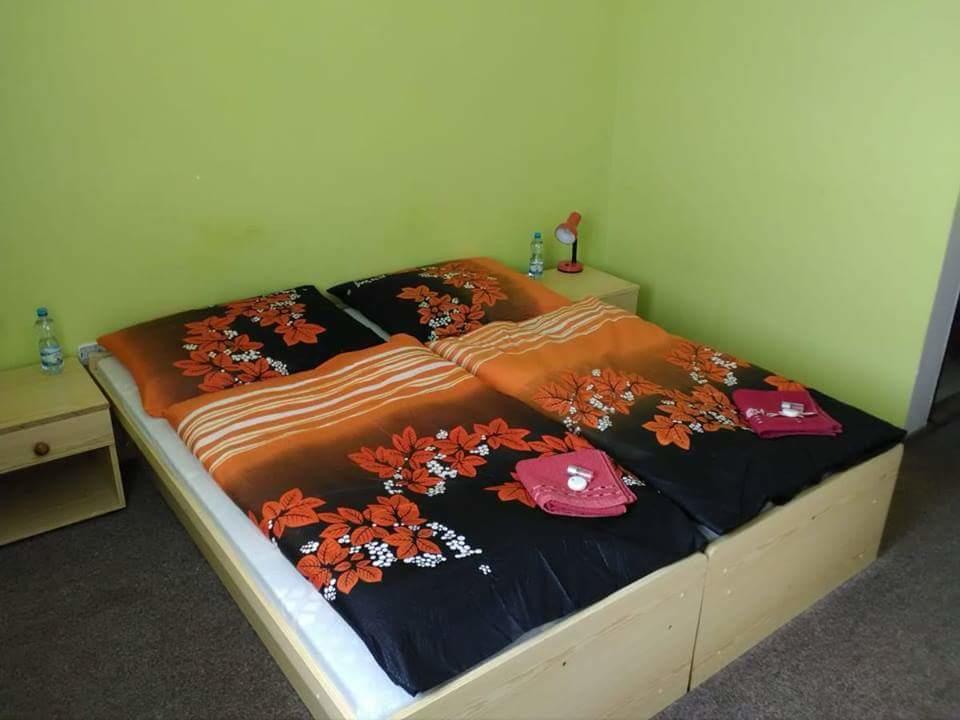 Hotel Modra Hvezda Sadska Экстерьер фото