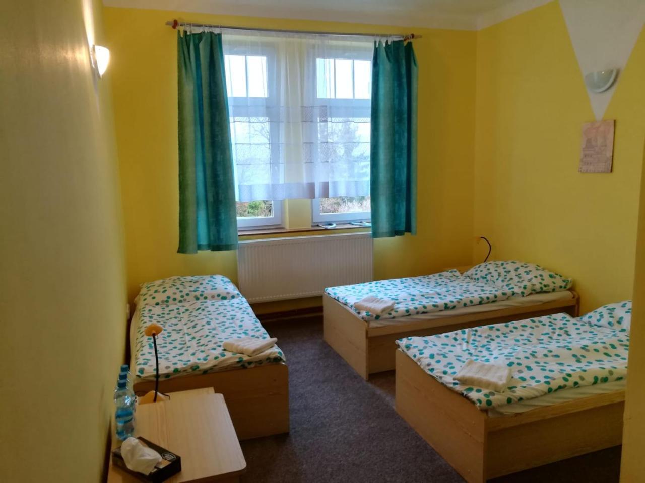 Hotel Modra Hvezda Sadska Экстерьер фото