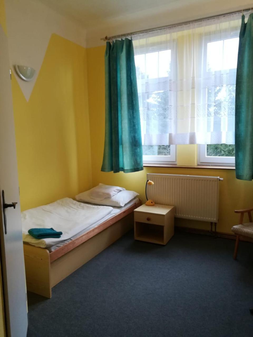 Hotel Modra Hvezda Sadska Экстерьер фото