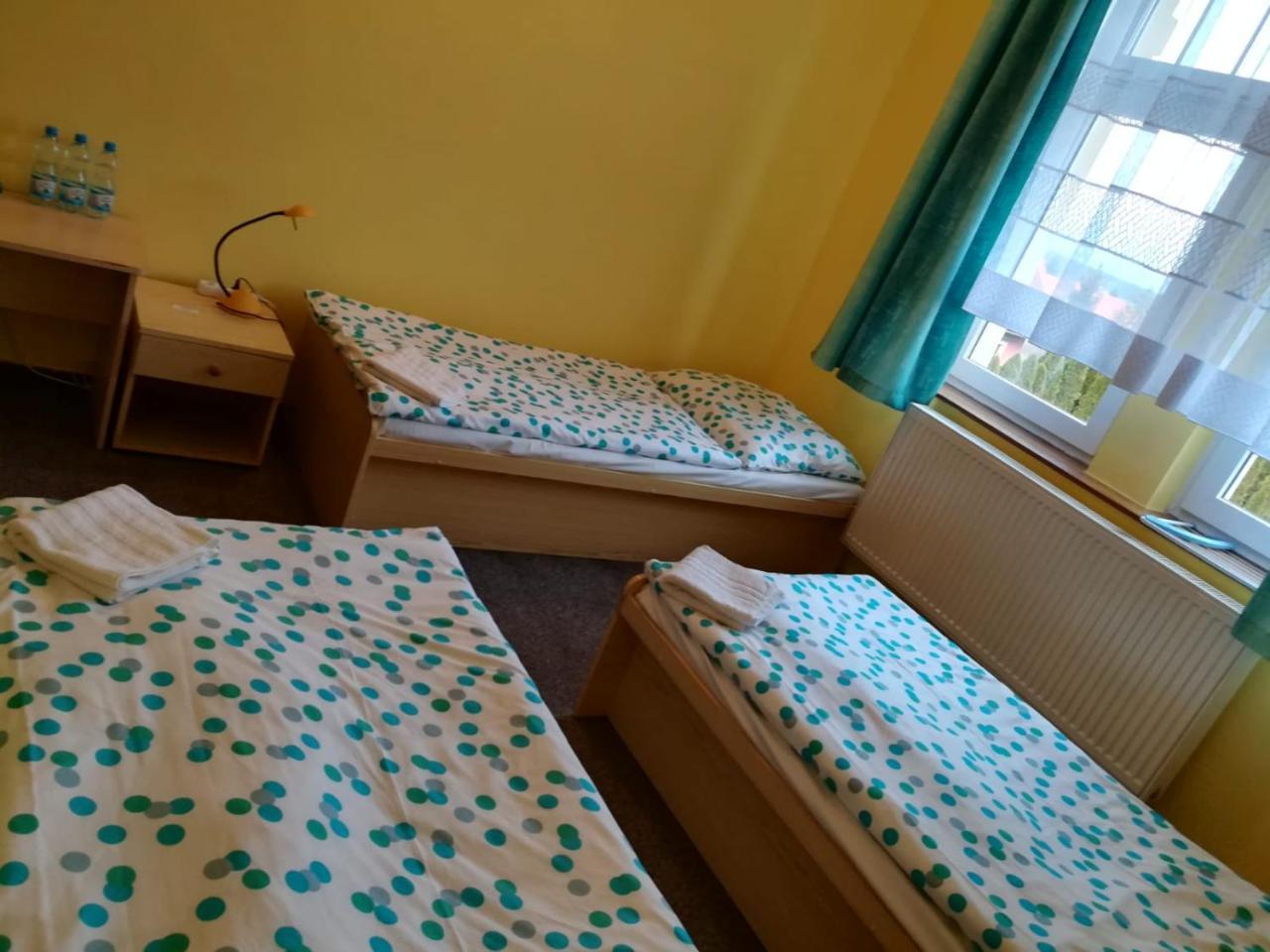 Hotel Modra Hvezda Sadska Экстерьер фото